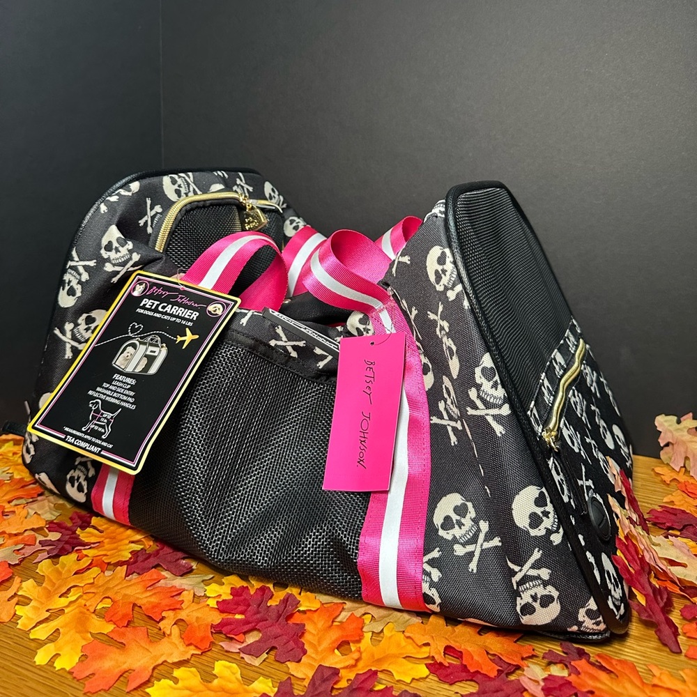 Betsey Johnson Pet Carrier in Black and Pink with skull and crossbones - Picture 3 of 14